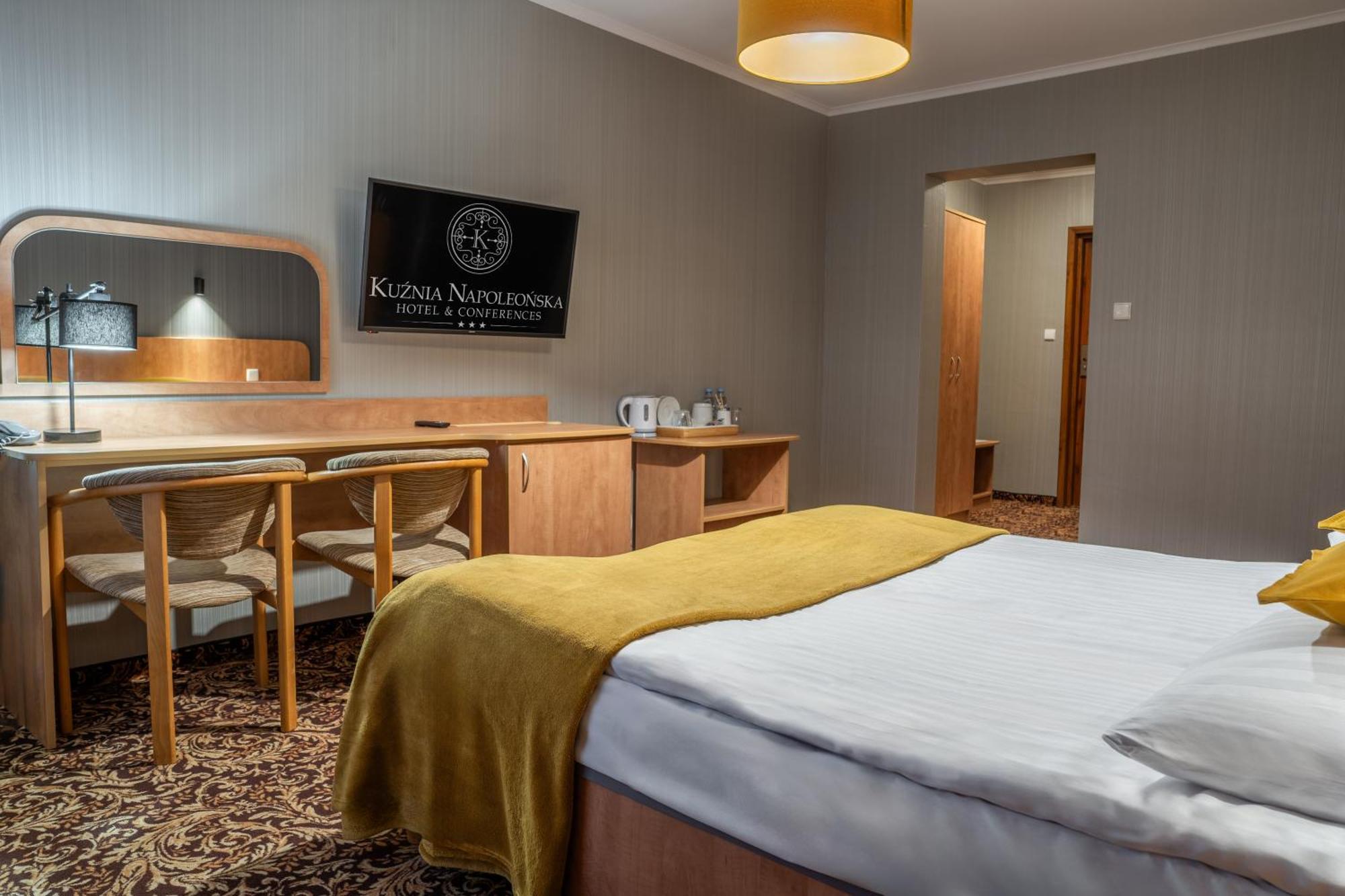 Hotel Kuznia Napoleonska Teresin Bagian luar foto